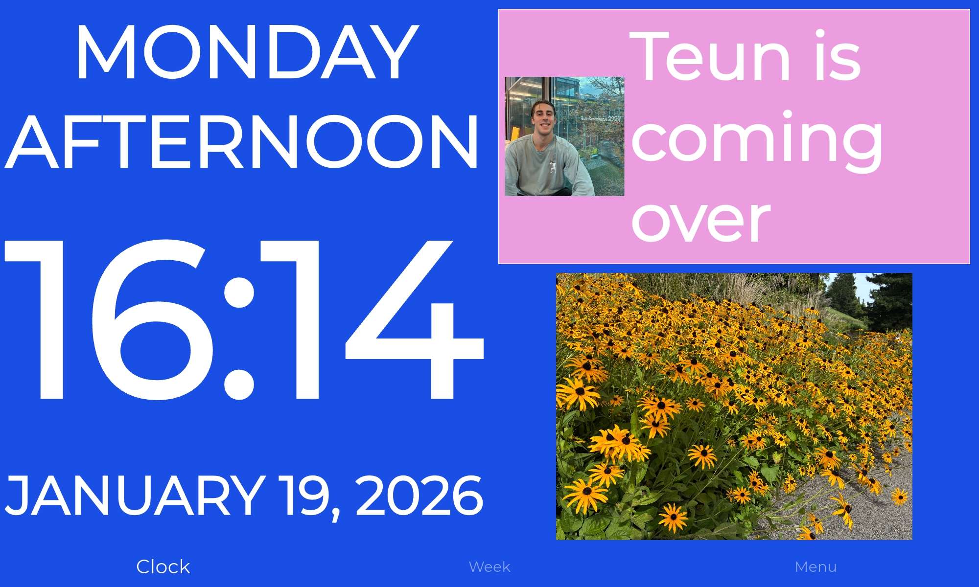 Dementia clock with a photo in a message and a photo carousel